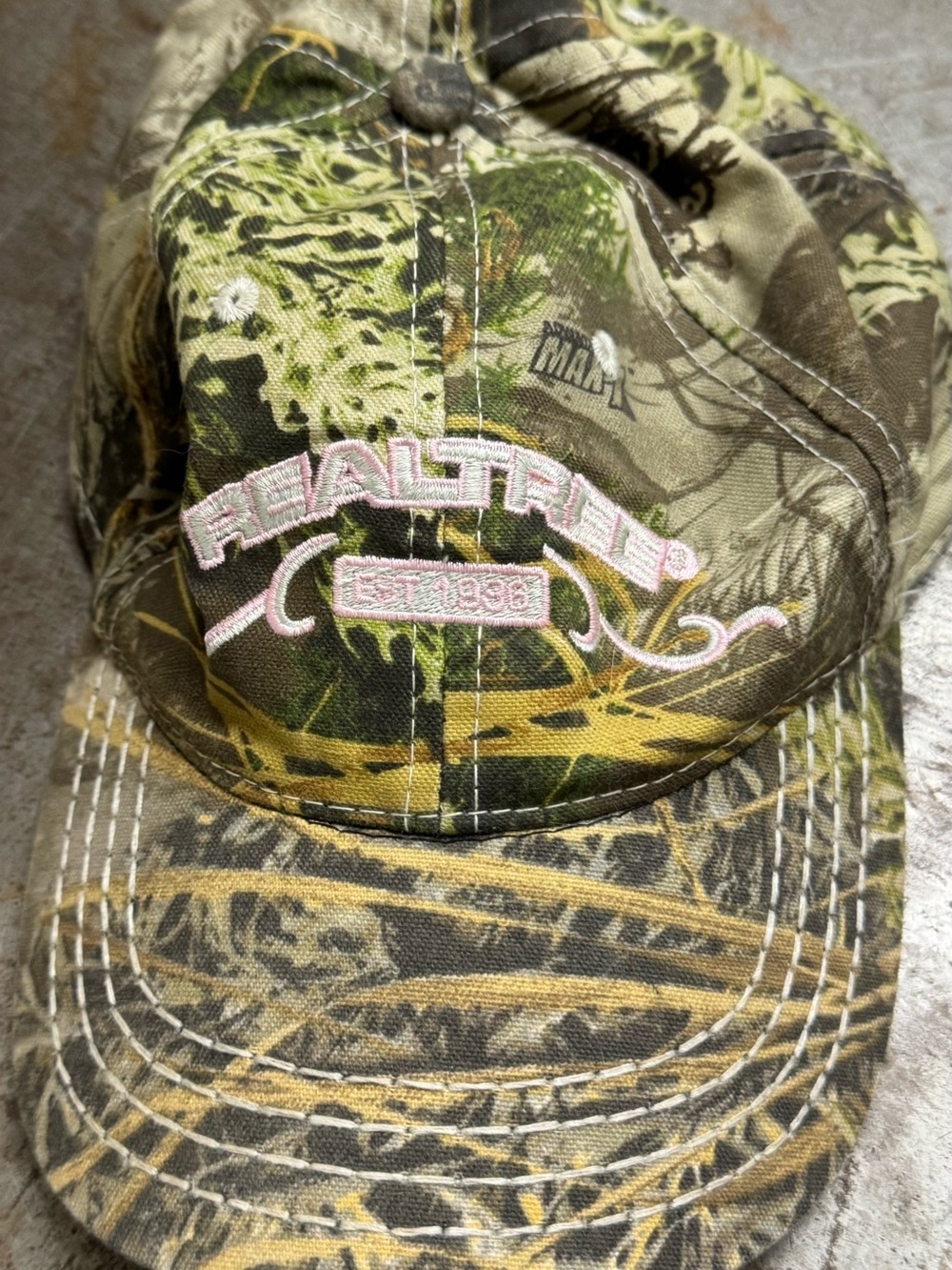 Realtree Camouflage Cap with Pink Logo Women’s Hunting hat Ladies fit